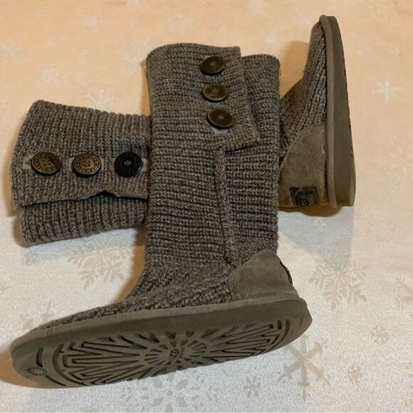 UGG Boots Classic Cardy 5819 Gray Knit 3 Button Sz 6 great soles - Picture 6 of 6